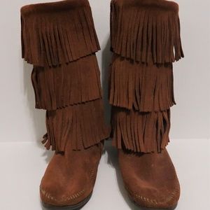 Minnetonka Shoes - Minnetonka 3-Layer Fringe Boot - 9 Minnetonka Shoes - Minnetonka 3-Layer Fringe Boot - 9